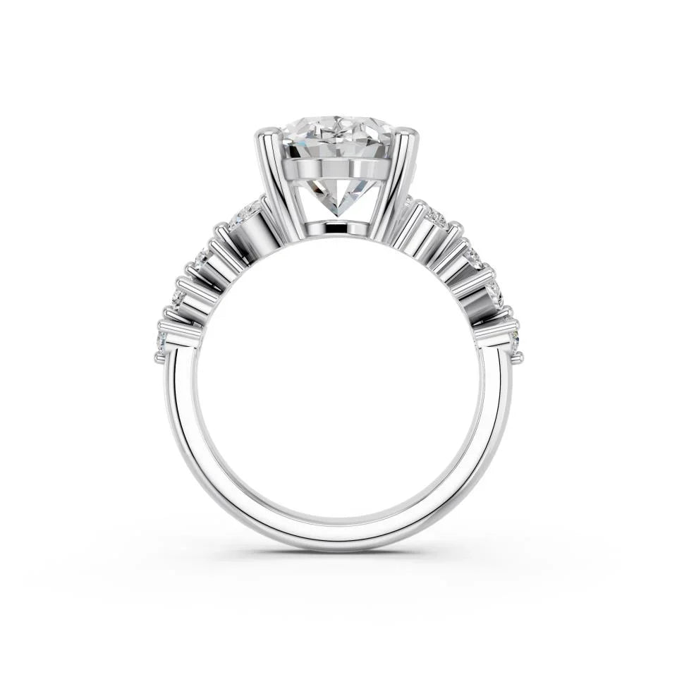 OVAL RING WITH SIDE STONES