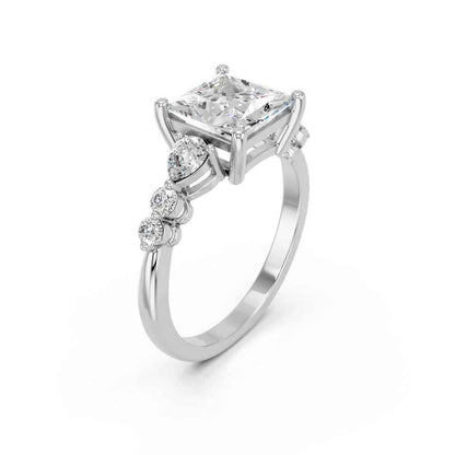 PRINCESS RING WITH SIDE STONES