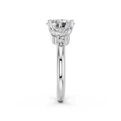 OVAL RING WITH SIDE STONES