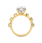 OVAL SIDE STONES RING