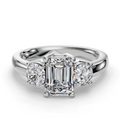 EMERALD 3 STONE RING