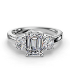 EMERALD 3 STONE RING