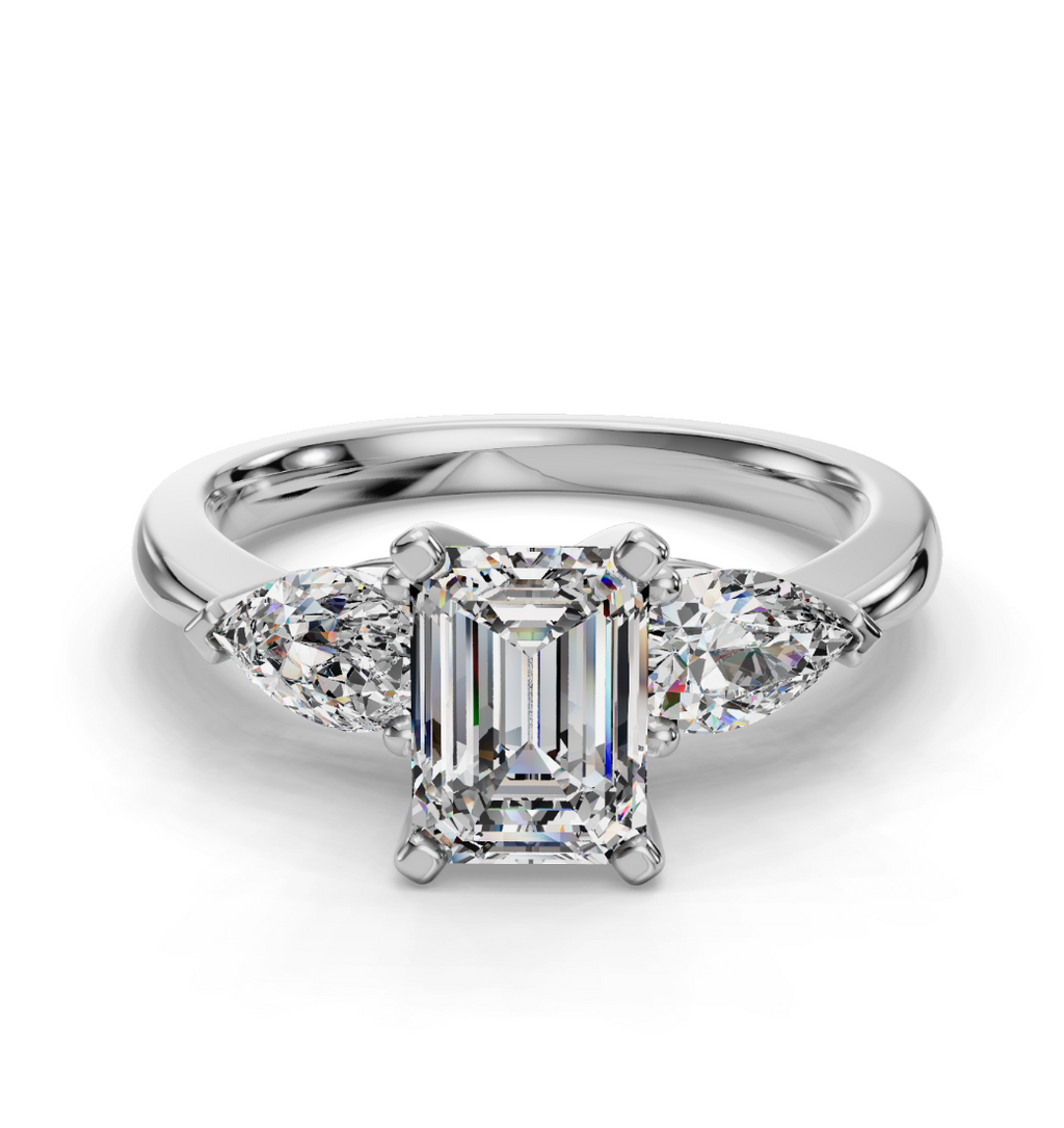 EMERALD 3 STONE RING