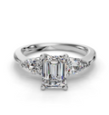 EMERALD 3 STONE RING