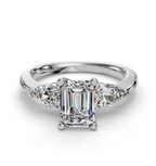 EMERALD 3 STONE RING