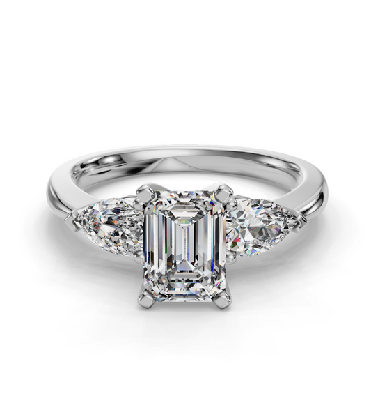 EMERALD 3 STONE RING