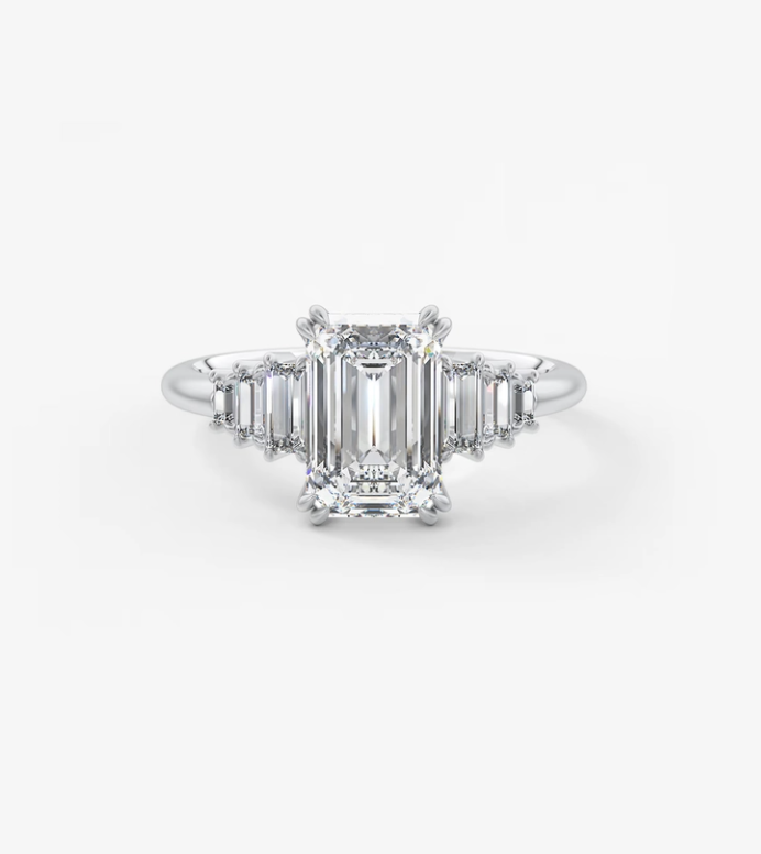 EMERALD VINTAGE RING