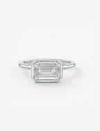 EMERALD EAST WEST WITH BEZEL RING