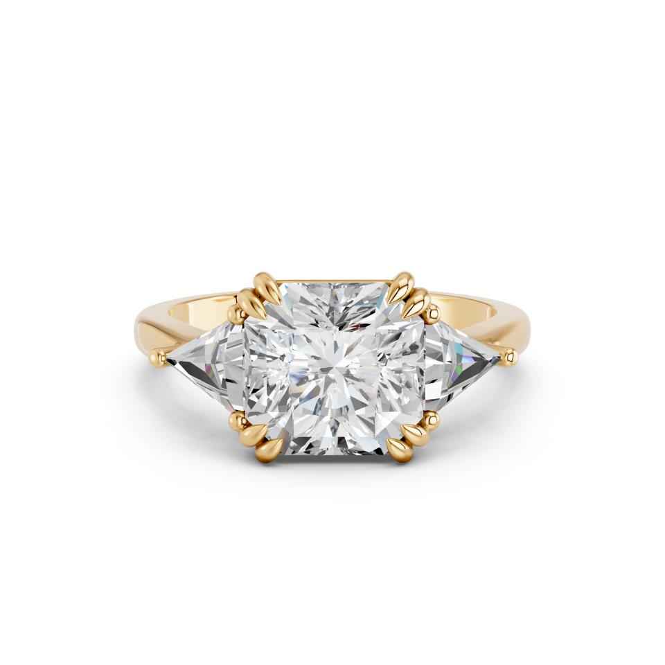 PRINCESS RING WITH TRIANGLE SIDE STONES