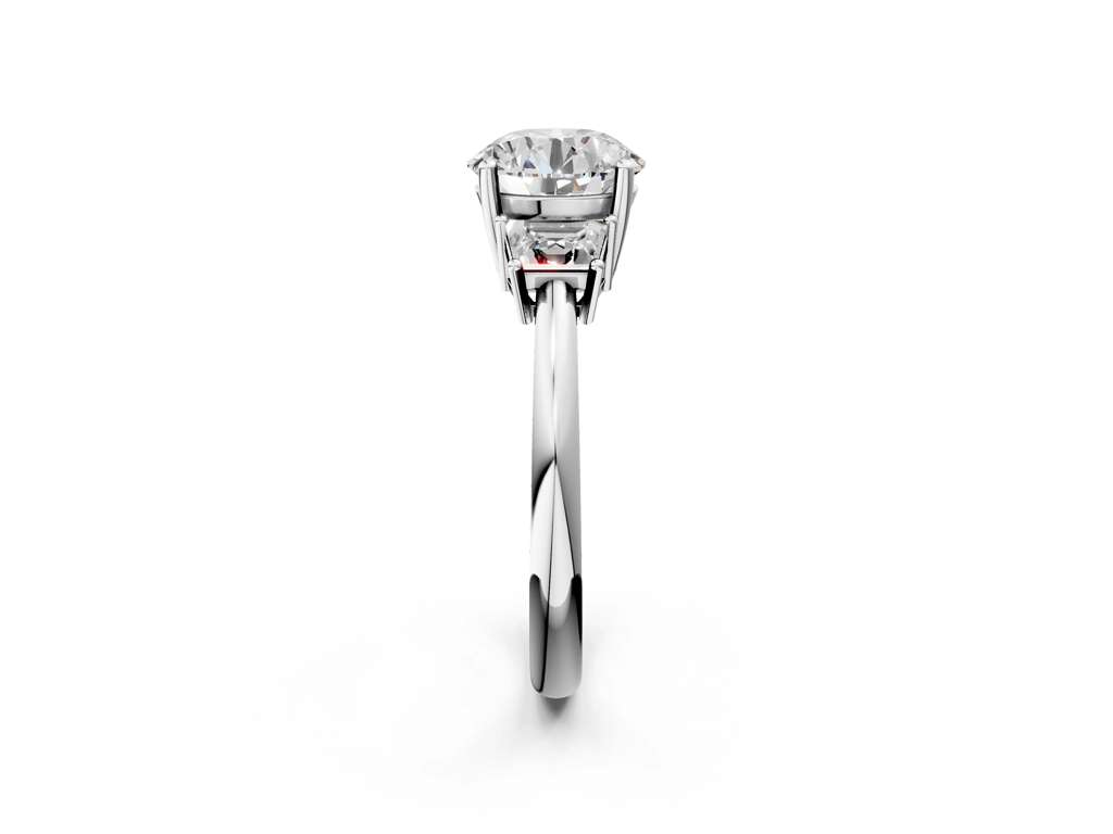 ROUND TRAPAZOID 3 STONE RING
