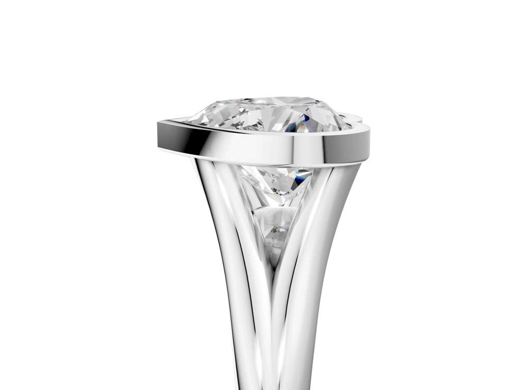 HEART ACCENTED BEZEL RING