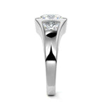 ROUND 3 STONE RING