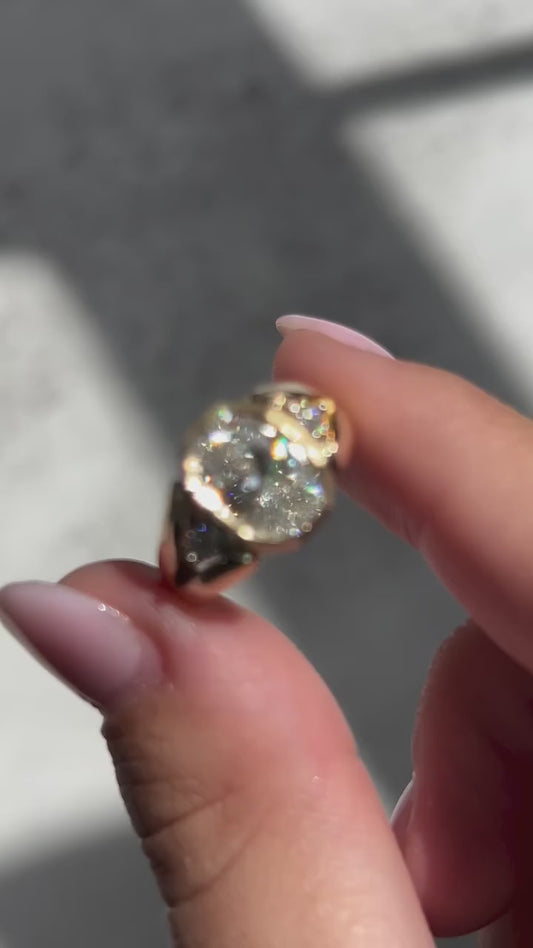 OVAL BEZEL RING WITH SIDE STONES