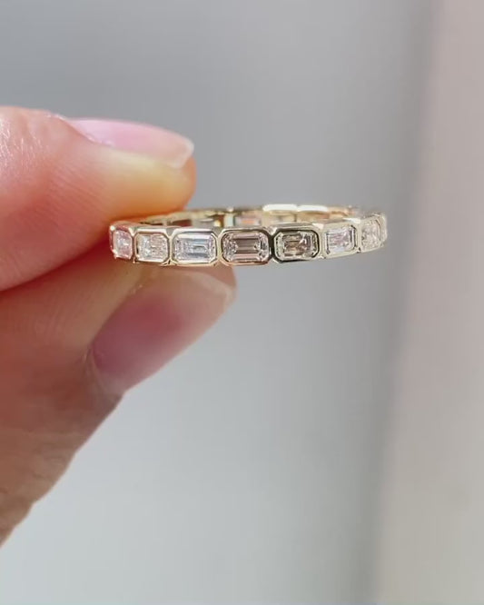 EMERALD E-W BEZEL BAND