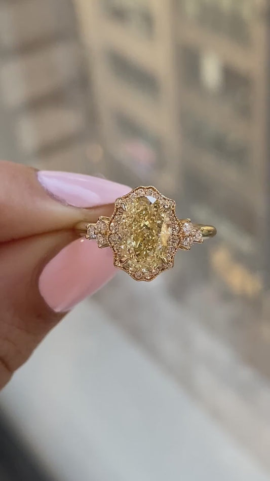 YELLOW OVAL VINTAGE RING