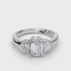 EMERALD 3 STONE RING