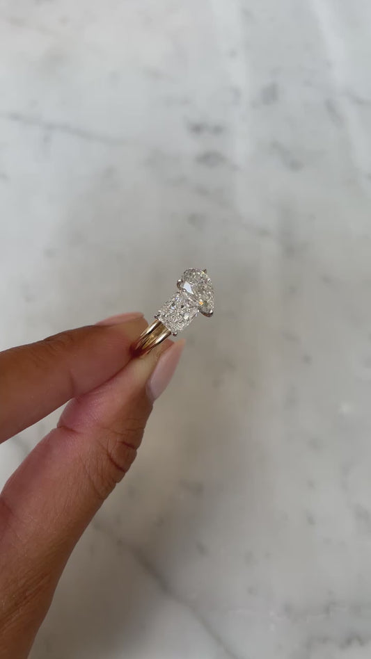 PEAR-RADIANT TOI MOI RING